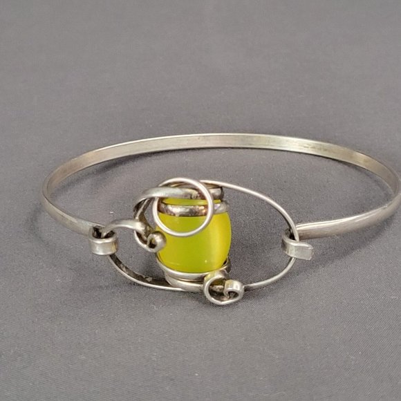 Yellow Cabochon Bead Silver Tone Wire Wrapped Bangle Bracelet 6 1/4 in - Picture 2 of 6